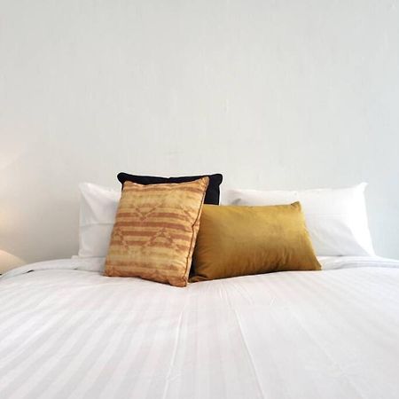 Magical Mcatee W Pool And King Bed Apartment Fremantle Exterior photo