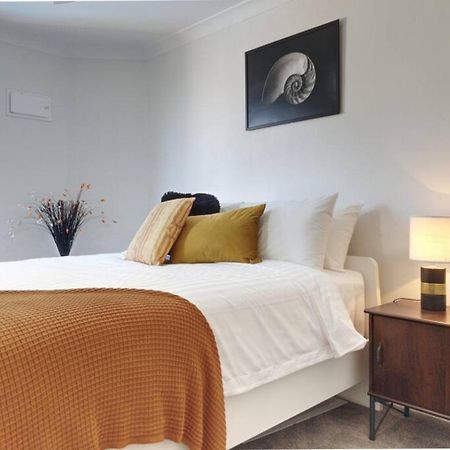 Magical Mcatee W Pool And King Bed Apartment Fremantle Exterior photo