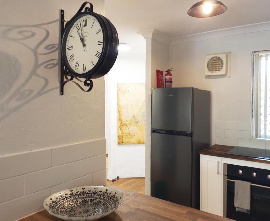 Magical Mcatee W Pool And King Bed Apartment Fremantle Exterior photo