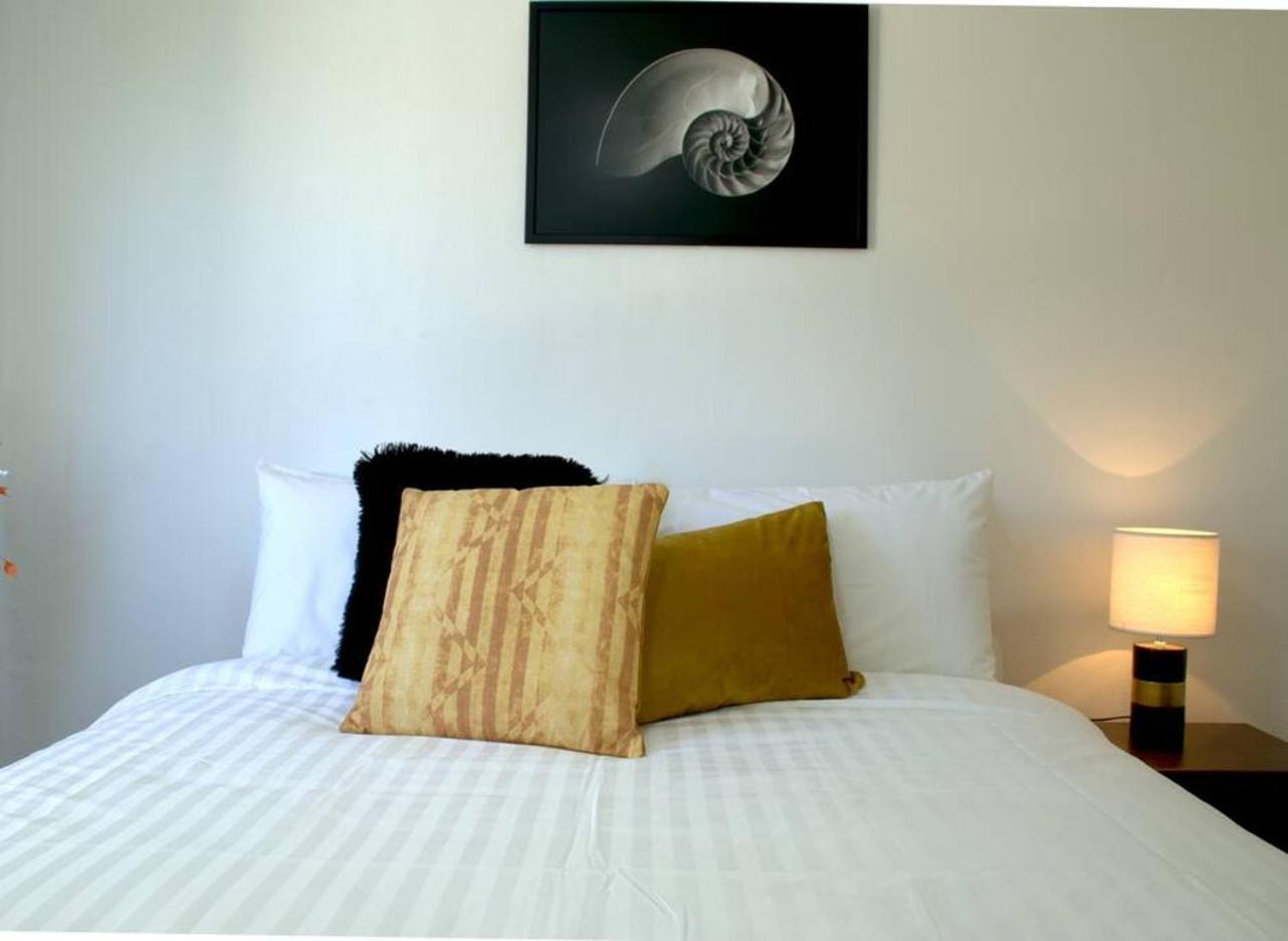 Magical Mcatee W Pool And King Bed Apartment Fremantle Exterior photo